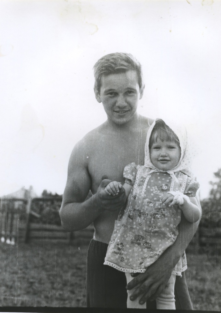Дядя с племянницей, 1980-е, г. Тобольск. Андрей Леонидович Шанауров и Лена Плаксина.