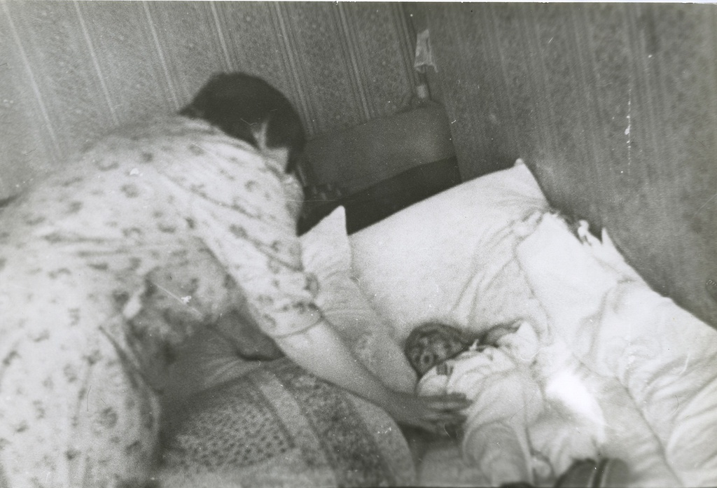 Таня и ветрянка, 1987 год, г. Москва. Елена Степановна Левченко и Татьяна Юрьевна Левченко.