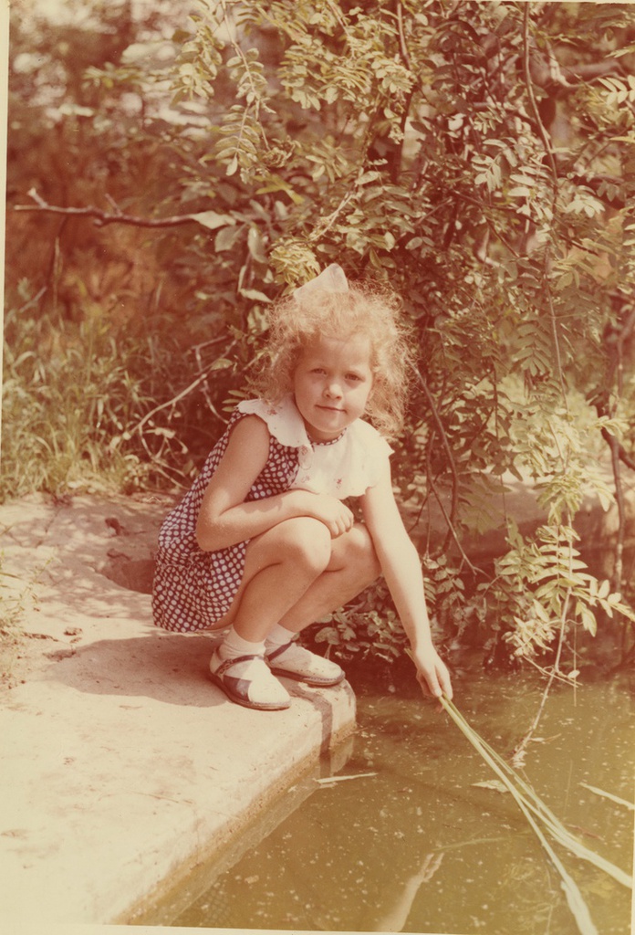 Девочка у воды, 1980-е. Светлана Панацева.