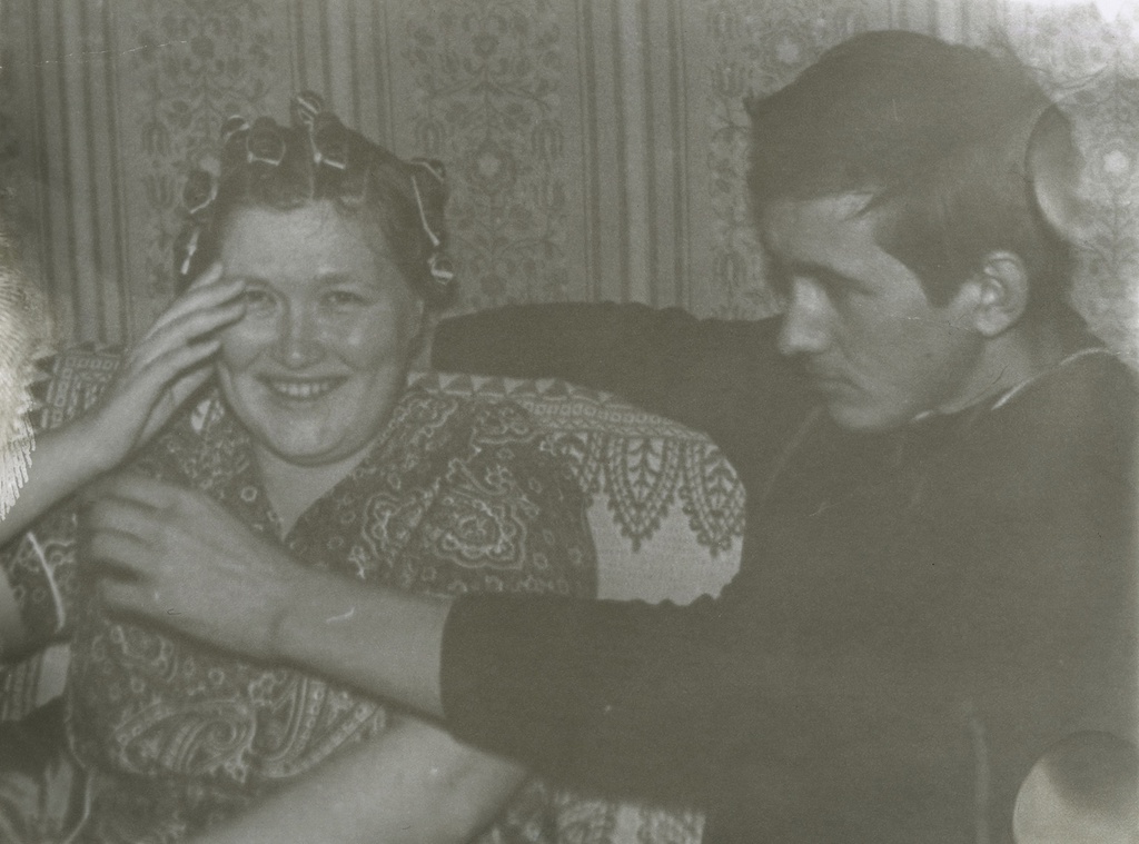Женщина в бигудях, 1980-е, г. Москва. Елена Степановна Левченко.