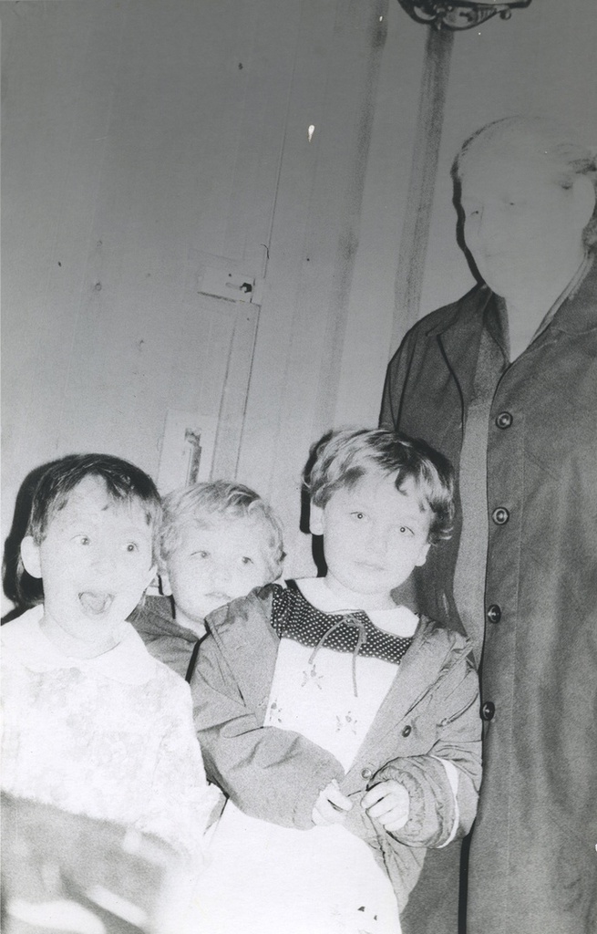 «С открытым ртом», 1980-е. Справа налево: Тамара Ильинична Лутовинина, Вера Юрьевна Левченко, Татьяна Юрьевна Левченко и, предположительно, Саша.