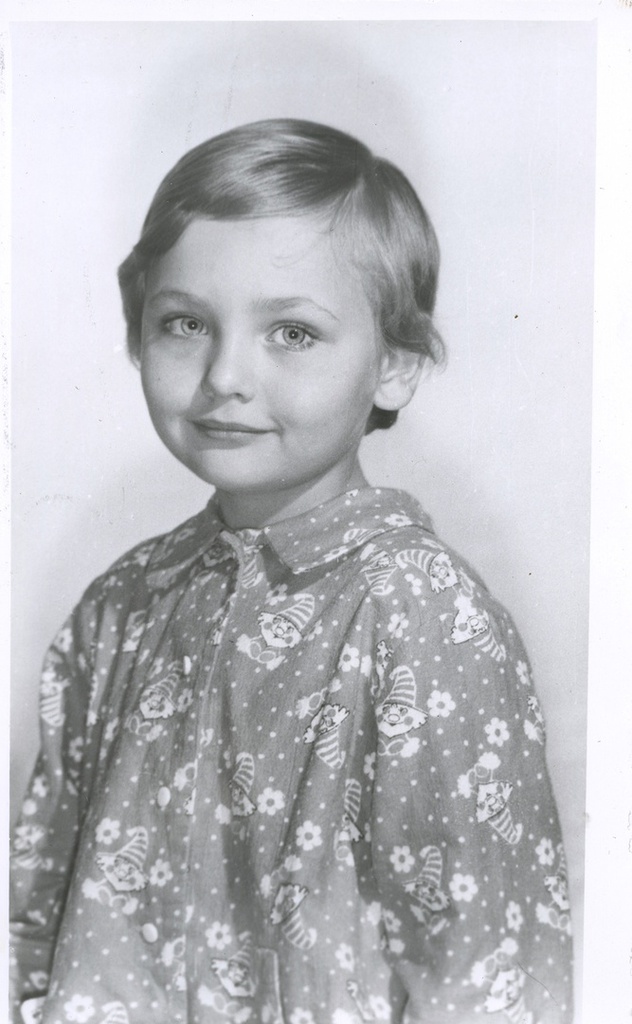 Девочка в халате с гномами, 1980-е, г. Москва. Детский сад. Вера Юрьевна Левченко.&nbsp;