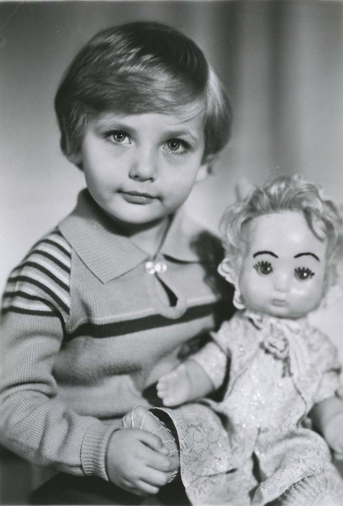 Вера с куклой, 1980-е, г. Москва. Вера Юрьевна Левченко.&nbsp;