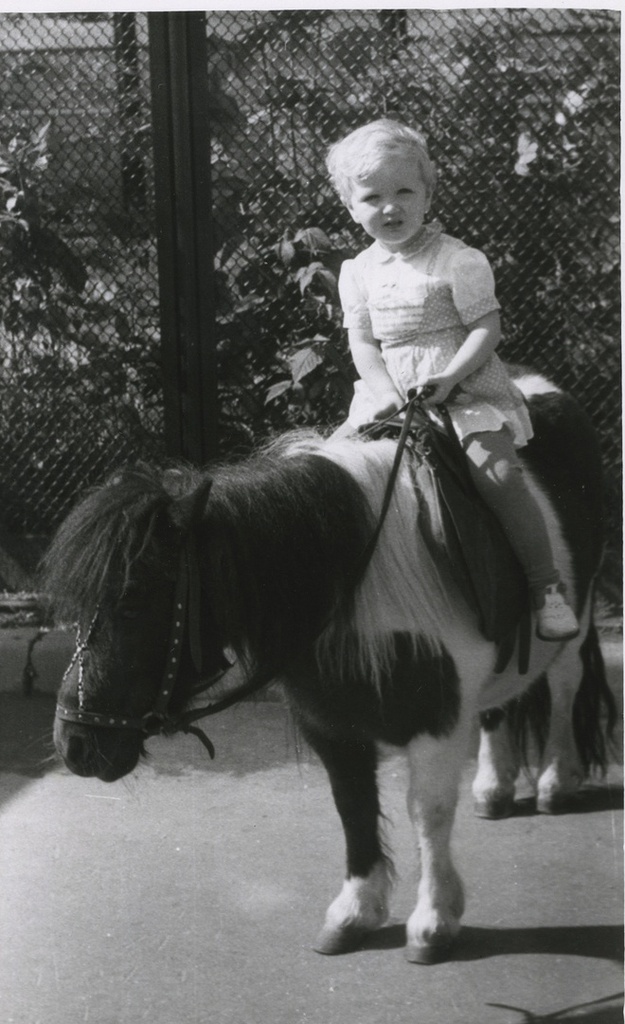 Фото на пони в Московском зоопарке, 1987 - 1993, г. Москва. Татьяна Юрьевна Левченко.
