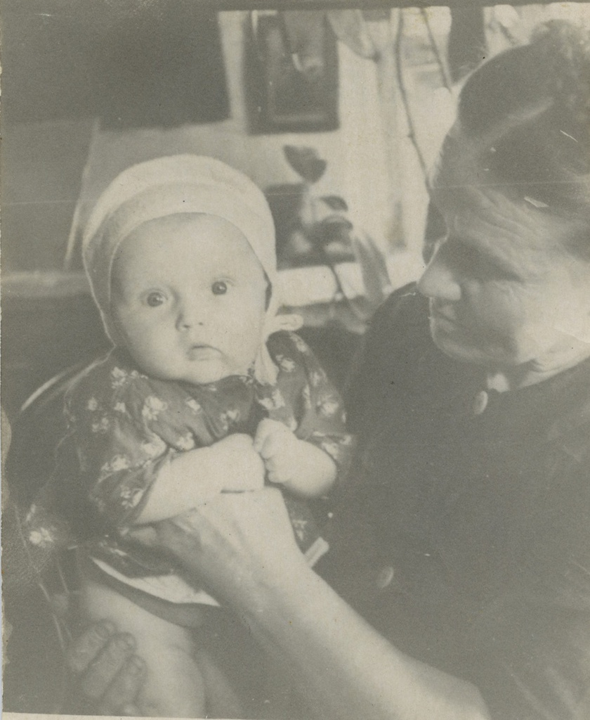 Лена с бабушкой, 19 июня 1957. 