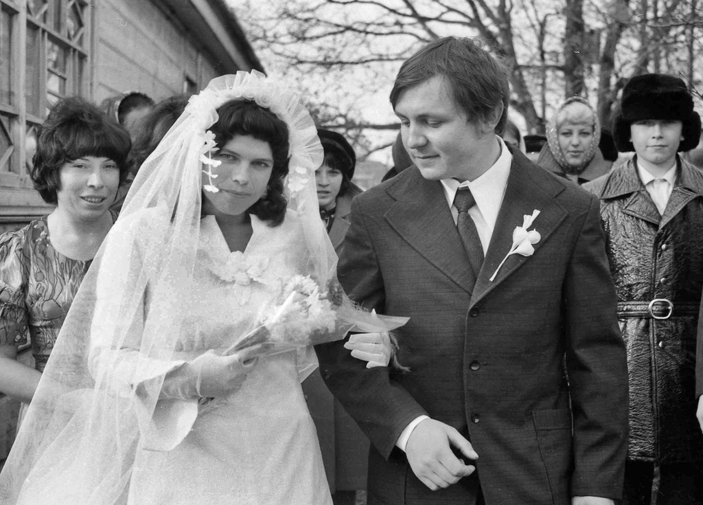 Молодые, 1 апреля 1976 - 1 мая 1976, Калининская обл., Старицкий р-н, дер. Орешки