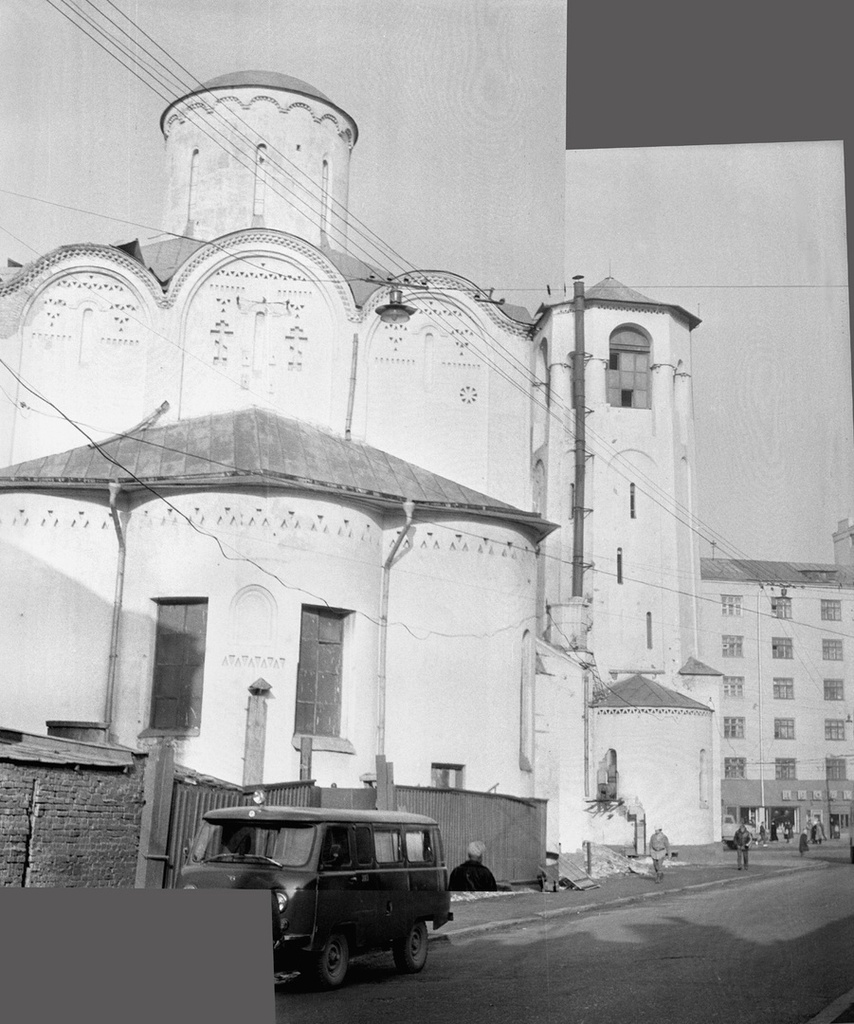 Никольская Старообрядческая церковь в Москве, март - апрель 1987, г. Москва, ул. Лесная. Панорама смонтирована из двух фотографий.