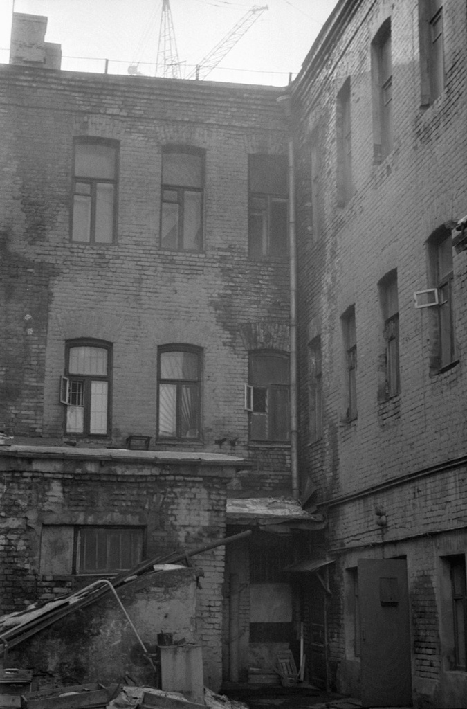 Внутренний угол жилого дома старой Москвы, март - апрель 1987, г. Москва, ул. Лесная