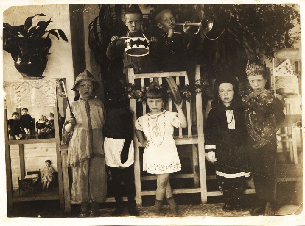 Новогодний праздник в детском саду, декабрь 1935, Вологодская обл., г. Сокол. Фотография из архива Натальи Логиновой.&nbsp;