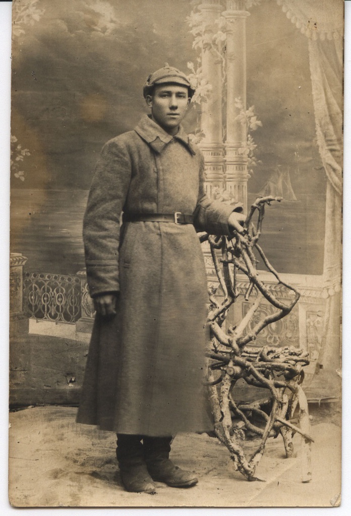 Красноармеец А. В. Савушкин, 1 января 1929 - 1 декабря 1929, г. Череповец. Фотография из архива Натальи Логиновой.&nbsp;