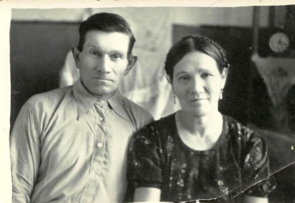 Дедушка и бабушка, 3 января 1955 - 31 декабря 1955, Пермская обл., г. Чусовой. Фотография из архива Нелли Михайловны Копытовой.
