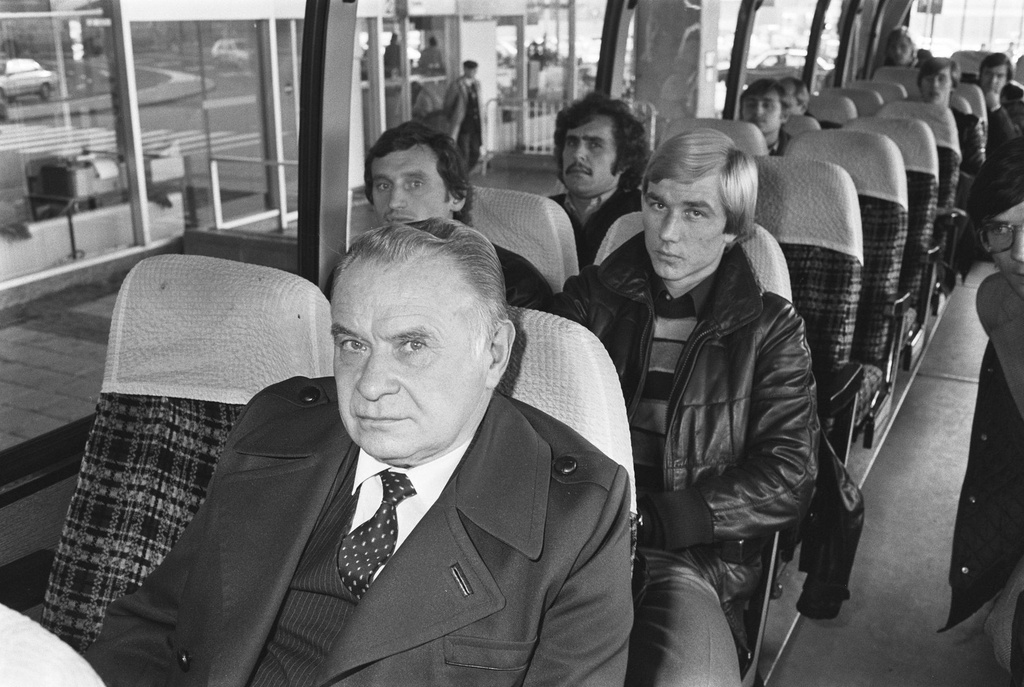 «Спартак» в автобусе по дороге на матч с «Валенсией», 8 декабря 1982, Испания, г. Валенсия. На переднем плане – Константин Бесков, за ним – Сергей Шавло, рядом с ним, у окна Юрий Гаврилов.&nbsp;Кубок УЕФА. 1/8 финала. Матч завершился со счетом 0:2 в пользу «Валенсии».&nbsp;