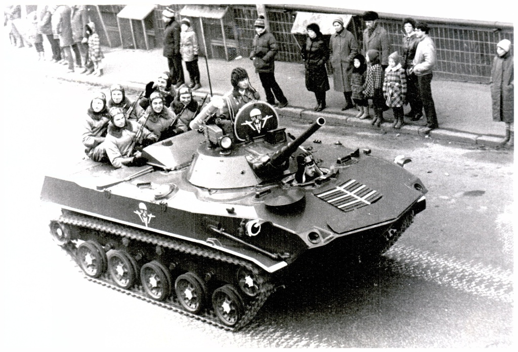 Движение военной техники для парада на Красной площади 7 ноября, 7 ноября 1983 - 7 ноября 1985, г. Москва. Фотография из архива Михаила Каменова.