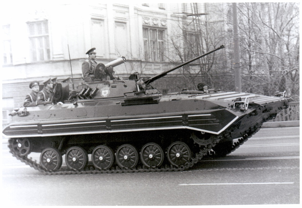 Движение военной техники для парада на Красной площади 7 ноября, 7 ноября 1983 - 7 ноября 1985, г. Москва. Фотография из архива Михаила Каменова.