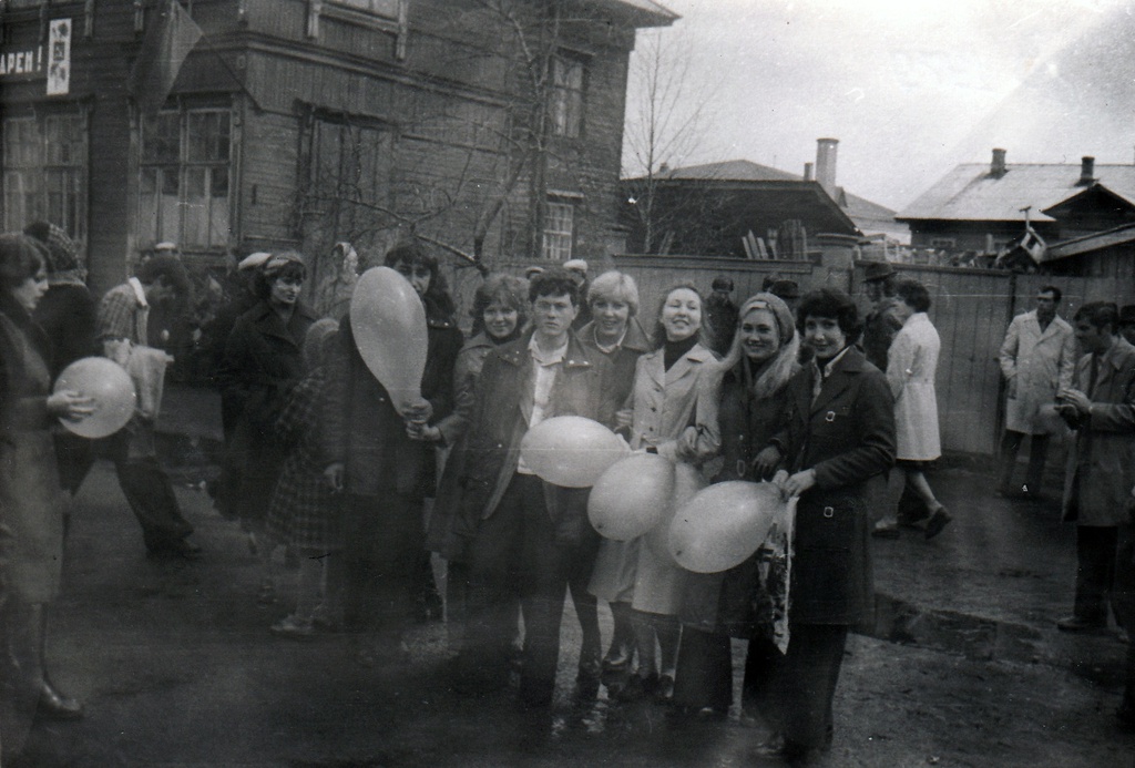 Первомай в Юрьевце, 1975 - 1980, г. Юрьевец. Фотография из архива А. Барабанова, которую прислал Сергей Расторгуев.