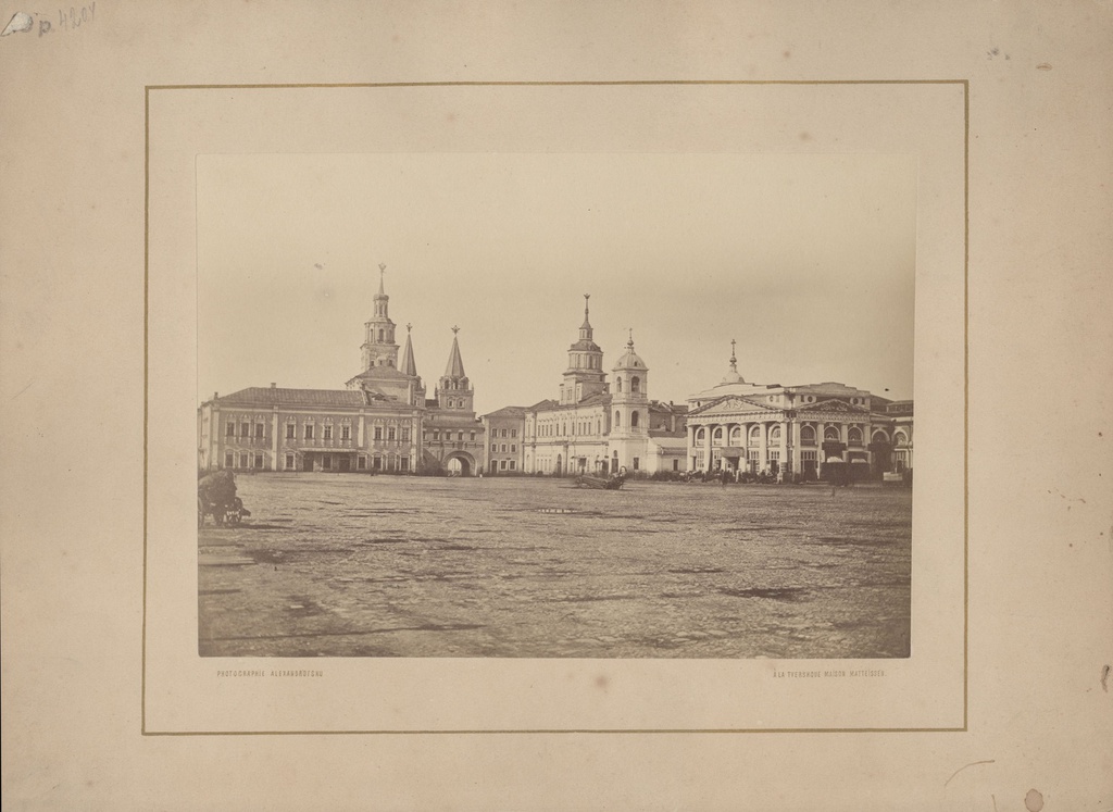 Вид на Воскресенские ворота и здание Земского приказа со стороны Красной площади, 1872 год, г. Москва. Выставка «Москва из Музея Москвы» с этой фотографией.