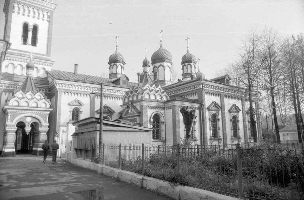 Никольская церковь на Рогожском кладбище, апрель - октябрь 1988, г. Москва. Выставка «Старообрядчество» с этим снимком.