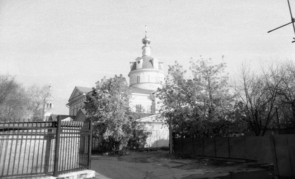 Покровский собор Старообрядческой церкви на Рогожском кладбище, апрель - октябрь 1988, г. Москва. Выставка «Старообрядчество» с этим снимком.