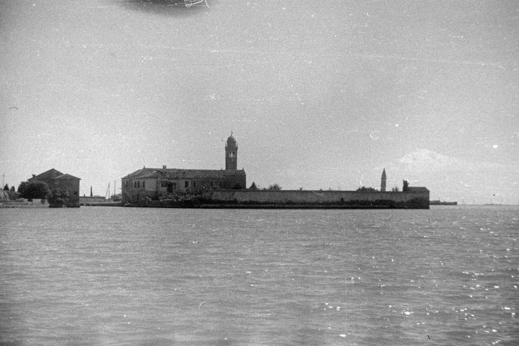 Вид на остров Торчелло со стороны моря, 1947 год, Итальянская республика, г. Венеция, о. Торчелло. Выставка «Николай Голованов» с этим снимком.&nbsp;