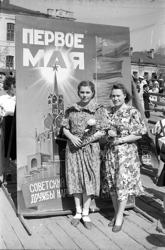 Первомайский праздник, 8 мая 1956 - 18 мая 1965, г. Орел. Выставка «Первомайские транспаранты» с этой фотографией.