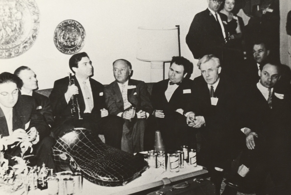 Тимофей Докшицер в группе музыкантов Государственного оркестра на встрече в США, 1961 год, США. Выставка «Тимофей Докшицер» с этой фотографией.&nbsp;