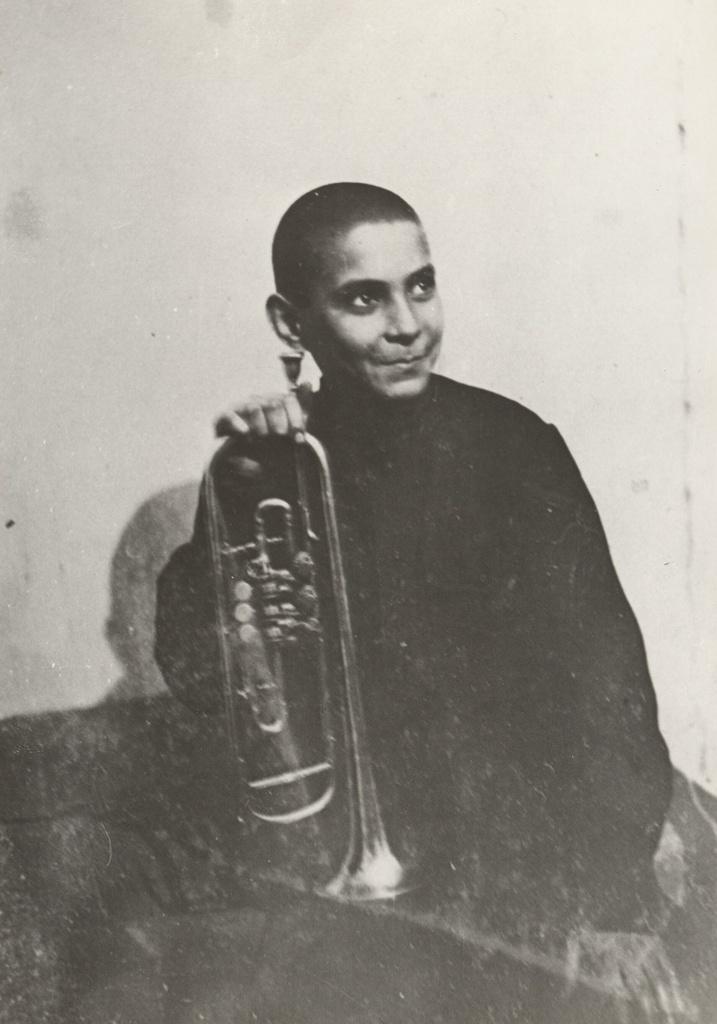 Тимофей Докшицер в подростковом возрасте с трубой, 1934 год, г. Москва. Выставка «Тимофей Докшицер» с этой фотографией.&nbsp;