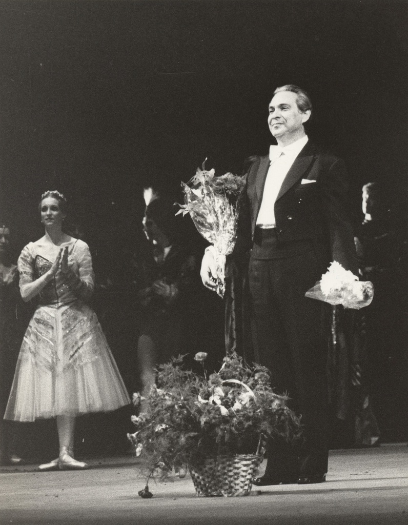 Тимофей Докшицер на сцене Большого театра на вечере в честь 60-летнего юбилея, 1981 год, г. Москва. Выставка «Тимофей Докшицер» с этой фотографией.&nbsp;
