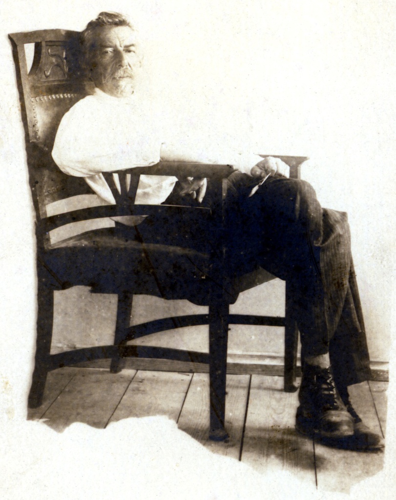 Профессор Сергей Платонович Попов, 1950 год, г. Харьков. Попов Сергей Платонович – профессор минералогии и геохимии Харьковского государственного университета. Оригинал фото с вытравленным фоном.
