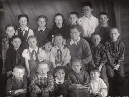 Ученики Чергакской школы в Туве. 102 геологическая партия, 1953 год, Тувинская АО, Дзун-Хемчикский район, Чергак