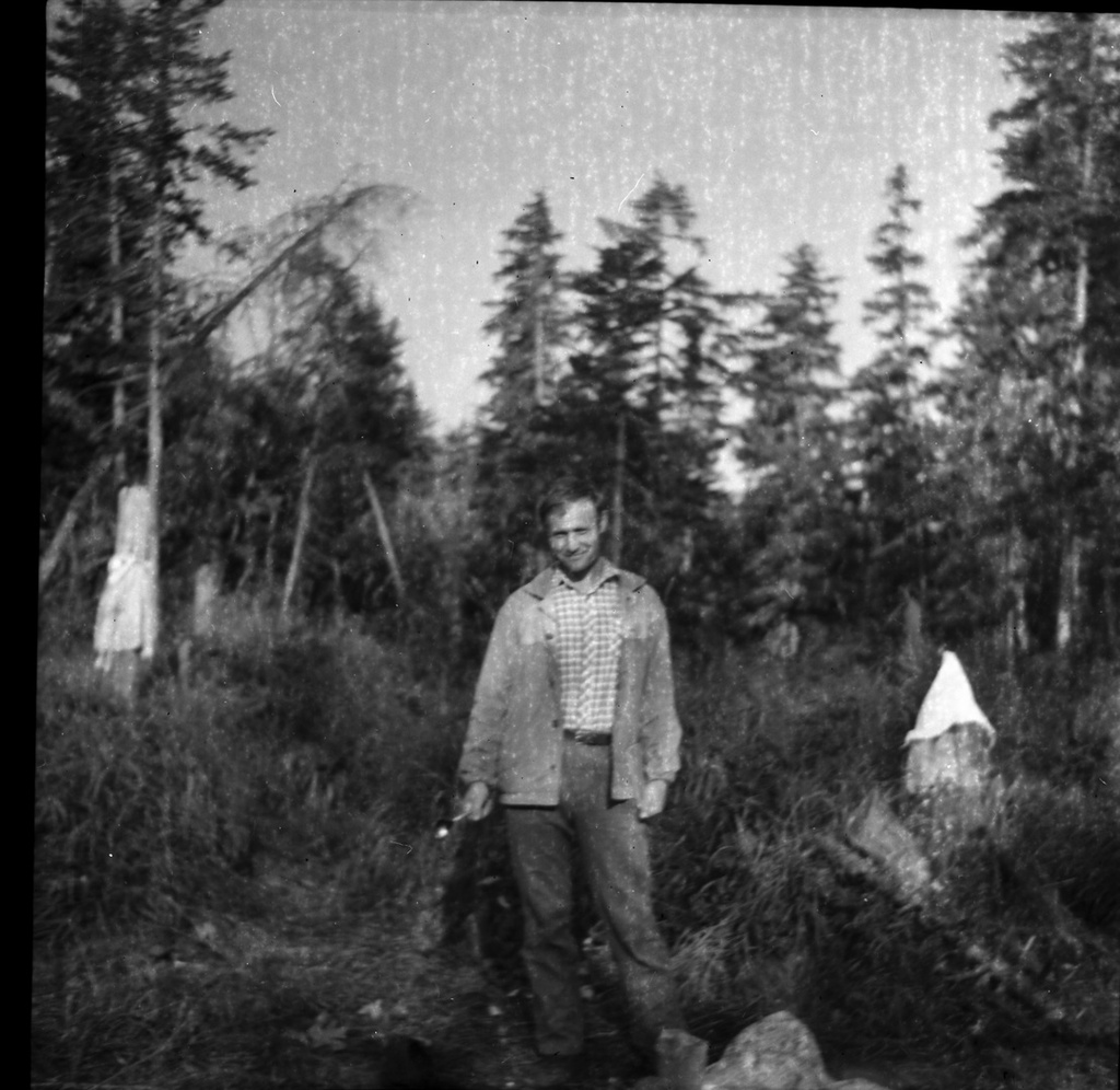 Фото "Сотрудник заповедника Анатолий Астафьев", 1980 год, Приморский ...