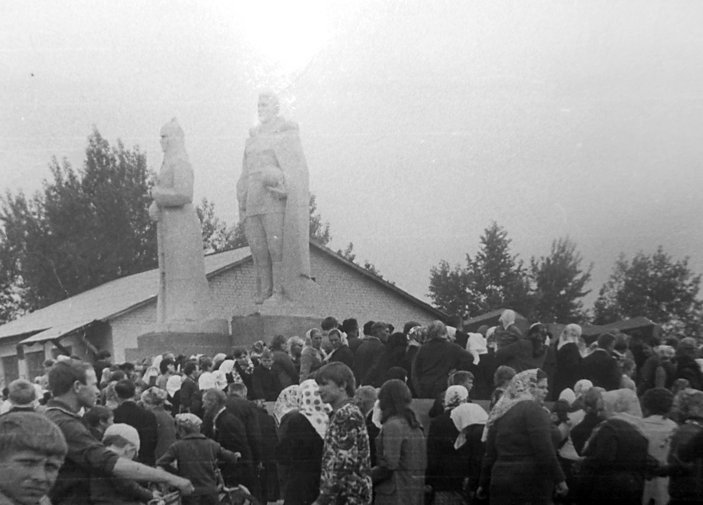 Дата открытия памятника. Бутурлиновка в гражданской войне. Старое село. Старые фотографии г.Бутурлиновка. Мемориал о событиях лета 1942 года Воронеж.