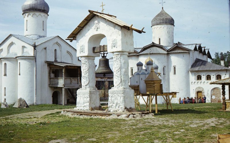 Церкви Прокопия и Жен-мироносиц в Новгороде, 1990-е, г. Новгород. Комплекс храмов Ярославова Дворища.