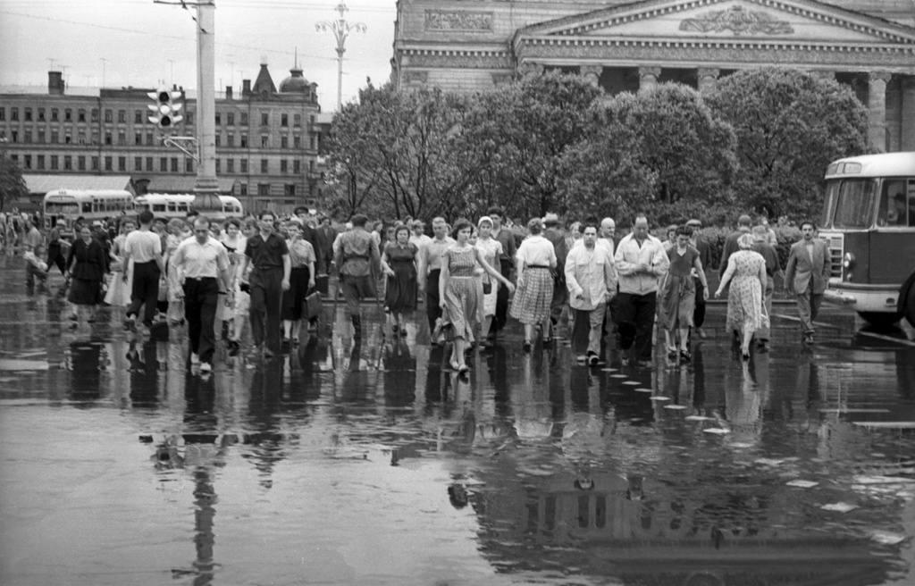 У Большого театра, июнь - август 1956, г. Москва
