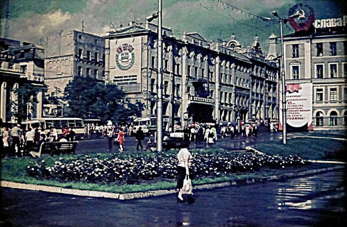 Вид на владивостокский ГУМ с центральной площади, 1 августа 1978 - 1 августа 1982, г. Владивосток