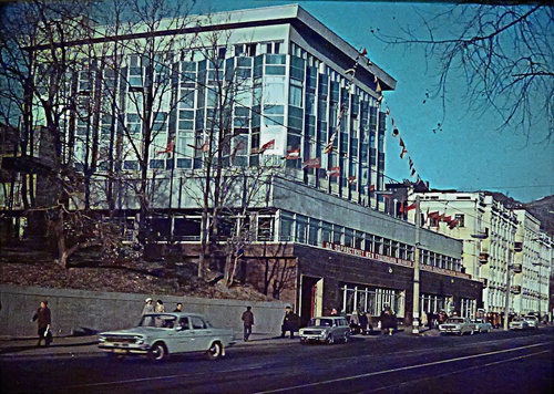 Остановка  «Политехнический институт», владивостокский торговый Дом рыбы, 1 августа 1978 - 1 августа 1982, г. Владивосток