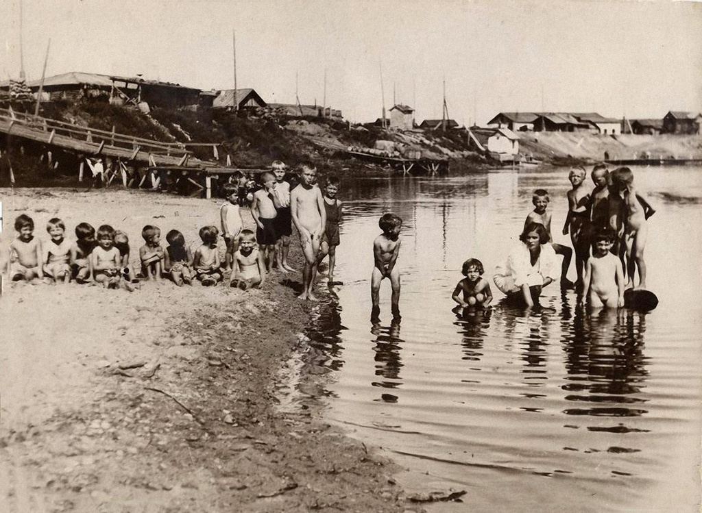 Купание детсадовцев в реке Волга, 21 июня 1931, Саратовская губ., пос. Затон
