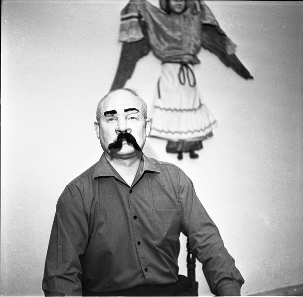 Американский журналист Эдмунд Стивенс в гриме, 1970-е, г. Москва. Выставка «Янки в СССР» с этой фотографией.