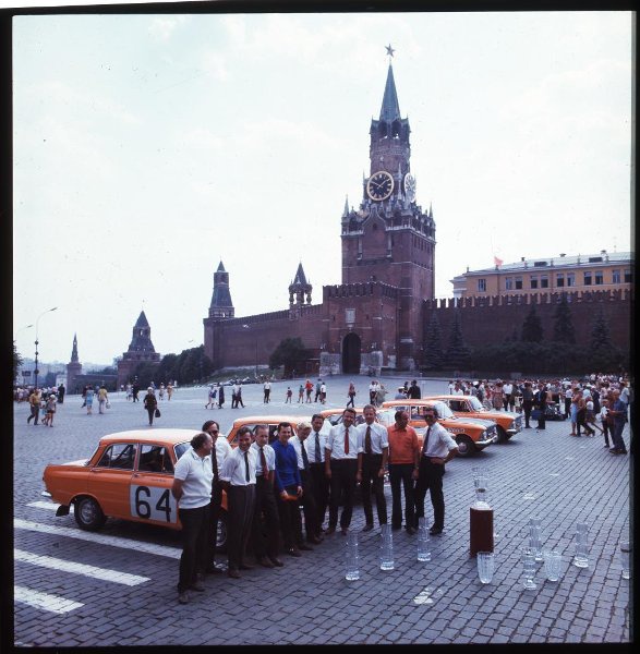 Участники ралли около автомобилей «Москвич-412» на Красной площади, 1969 - 1972, г. Москва