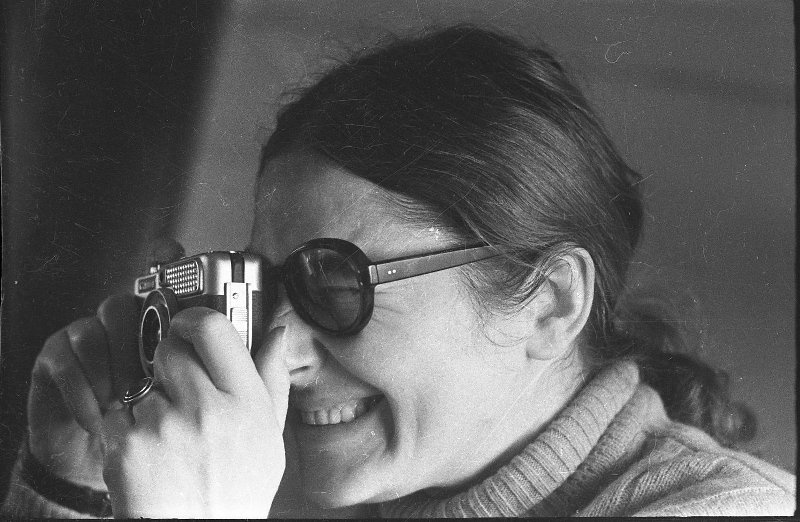 Фото "Неизвестная с фотоаппаратом", 1965 - 1975 - История России в ...