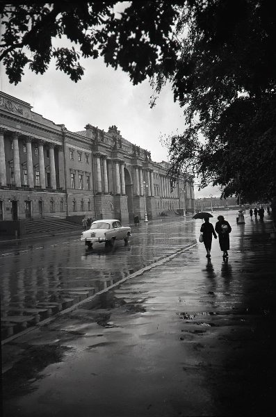Сенат и Синод, 1960-е, г. Ленинград. Выставка «Фотограф Иван Шагин» с этой фотографией.