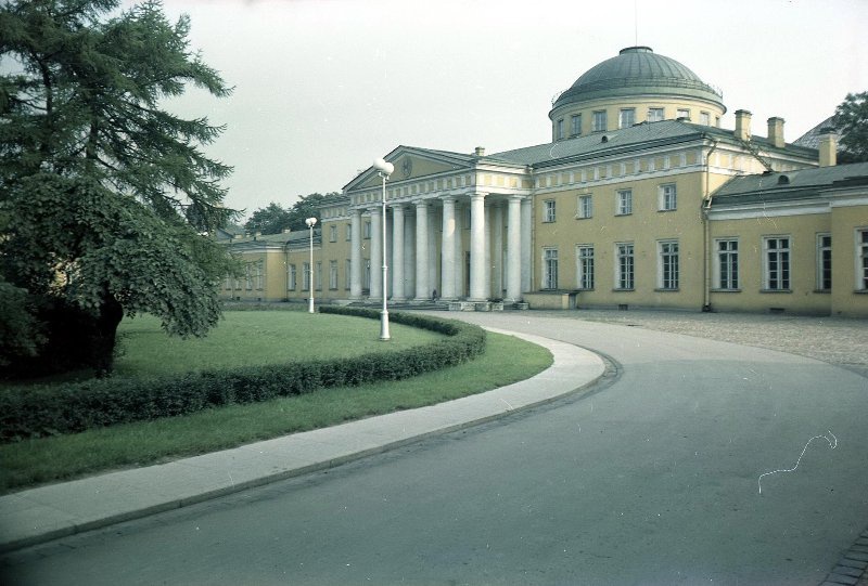 Таврический дворец, 1960-е, г. Ленинград. Выставка «Петербургские дворцы» с этой фотографией.