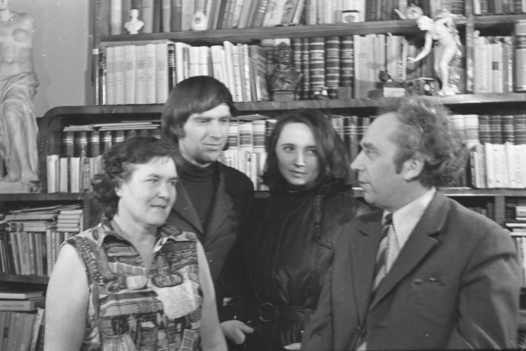 Фото "Поэт Вацис Реймерис с семьей", 28 февраля 1974, Литовская ССР, г ...