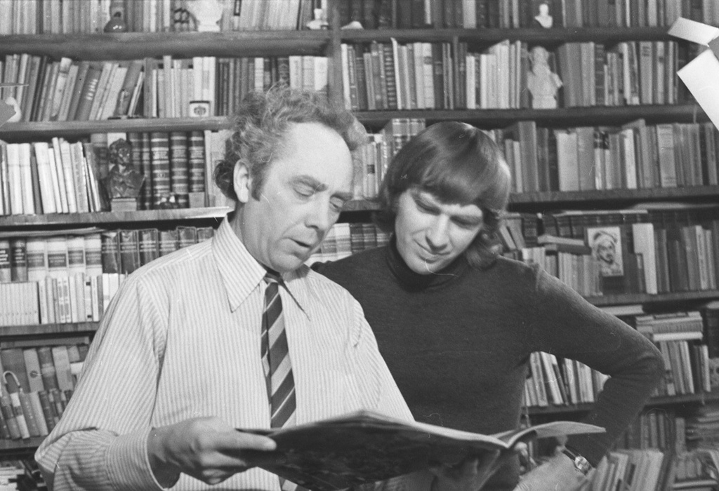 Фото "Поэт Вацис Реймерис с сыном Альгисом", 28 февраля 1974, Литовская ...