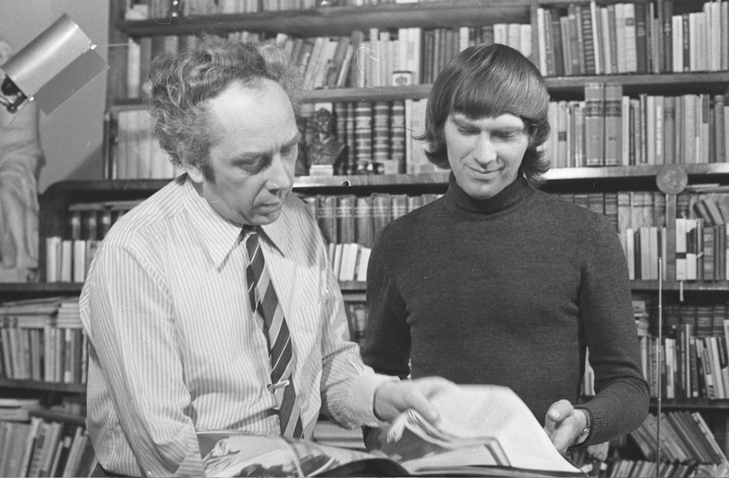 Фото "Поэт Вацис Реймерис с сыном Альгисом", 28 февраля 1974, Литовская ...