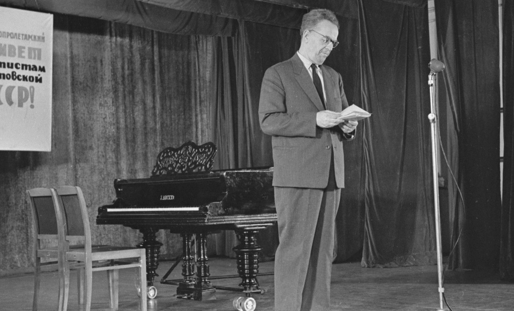 Фото "Поэт Теофилис Тильвитис на заводе «Красный пролетарий»", 28 ...