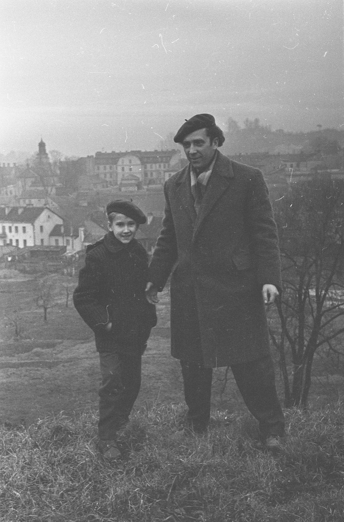 Фото "Поэт Вацис Реймерис с сыном", декабрь 1961, Литовская ССР, г ...