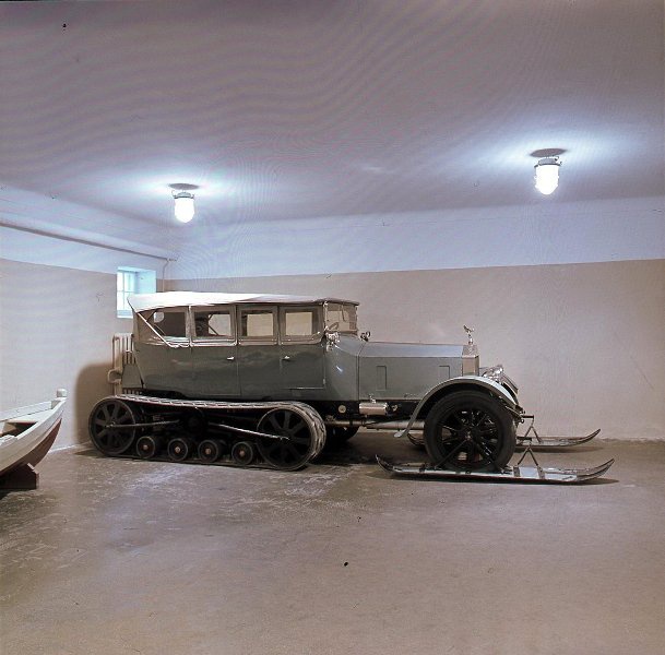 Фото "Дом-музей В. И. Ленина в Горках. Автомобиль «Роллс-Ройс», которым ...