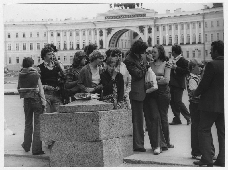 На Дворцовой площади, июль 1977, г. Ленинград