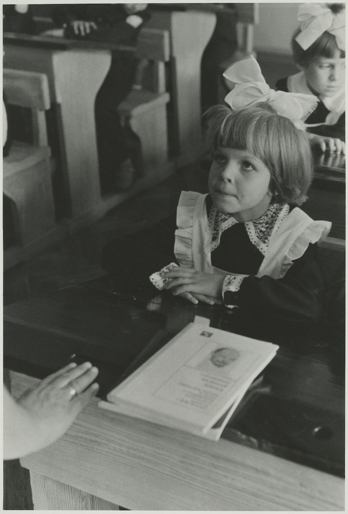 «1 сентября», 1 сентября 1979, Ульяновская обл., г. Ульяновск. Видео «Снова в школу» и выставка «СССР в 1979 году» с этой фотографией.