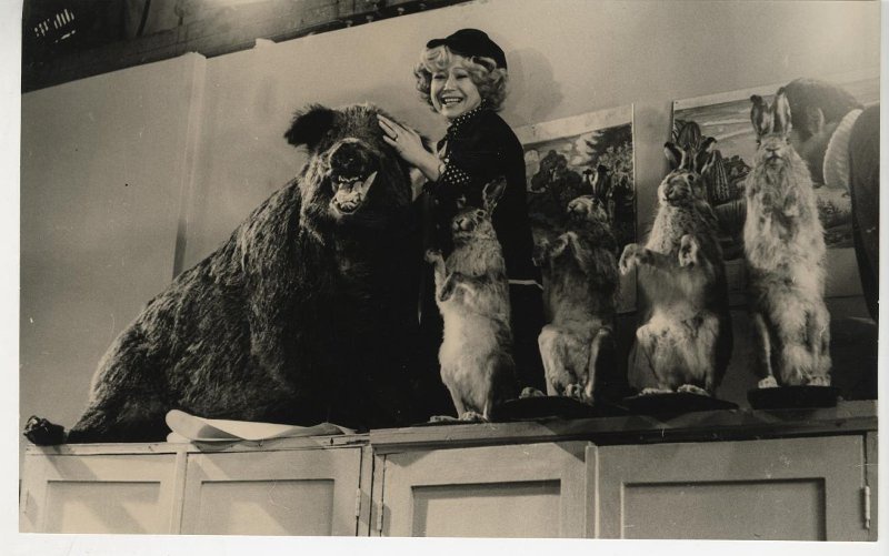 Светлана Немоляева на съемках фильма «Гараж», 1979 год, г. Москва. Видео «Эльдар Рязанов»,&nbsp;«Фильм, фильм, фильм» и выставка «СССР в 1979 году» с этой фотографией.